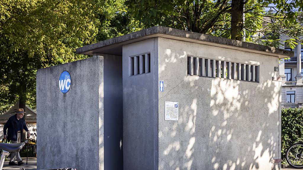 Der Stadtrat will das alte Pissoir beim Bürkliplatz abreissen - im Gemeinderat war dies nicht unumstritten.