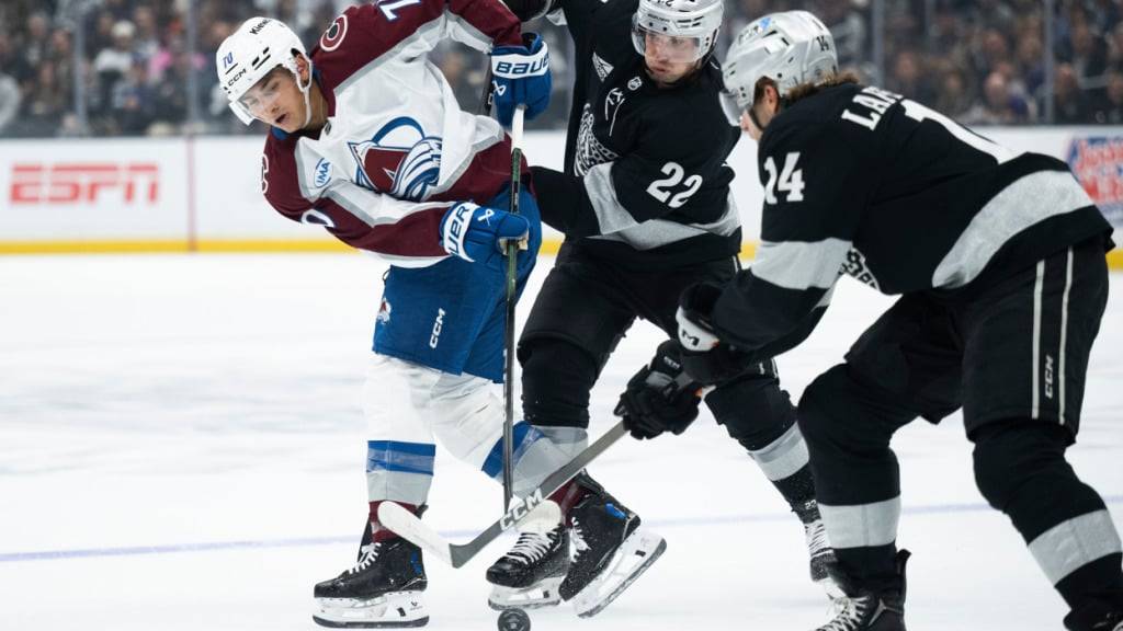 Kevin Fiala (Mitte) verliert mit den Los Angeles Kings gegen Colorado Avalanche