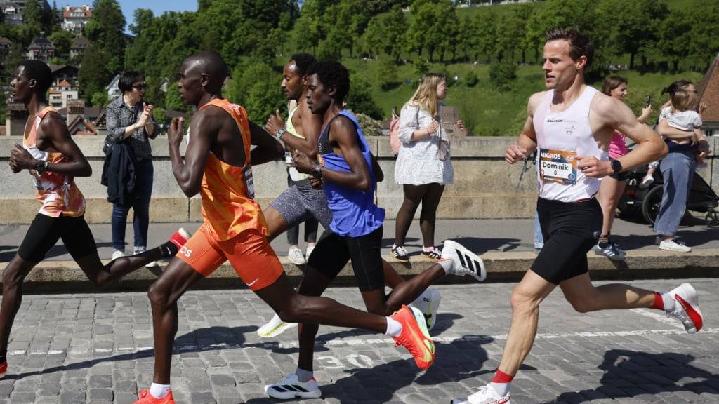 Immer mehr Schweizerinnen und Schweizer nehmen hierzulande an Laufevents teil. So wie hier am Grand Prix Bern im Mai. (Archivbild)