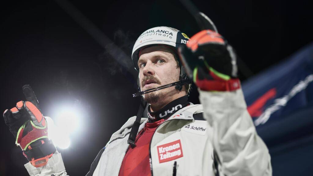 Manuel Feller mit Konzentrationsübungen vor dem Start