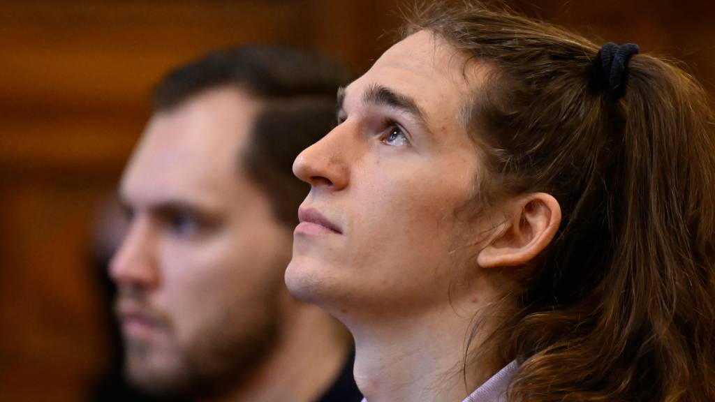 ARCHIV - Maja T. steht im Gerichtssaal, als das Urteil verlesen wird. Foto: Denes Erdos/AP/dpa