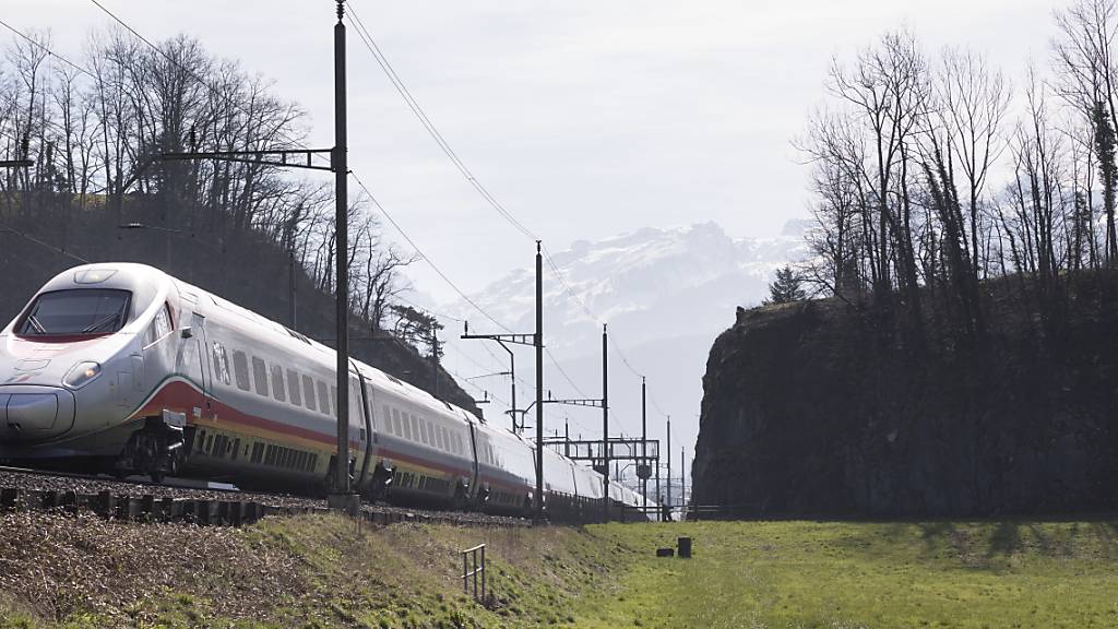 Für den Ausbau des Hochgeschwindigkeitsverkehrs auf der Schiene in Europa sind mehr Investitionen nötig, als bisher vorgesehen sind. (Archivbild)