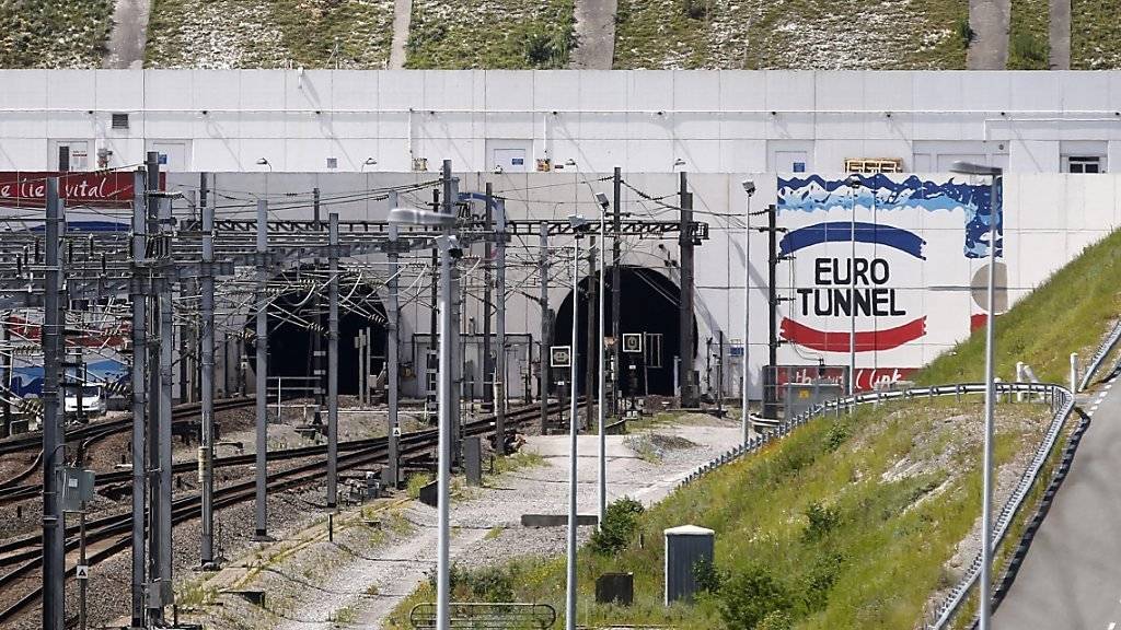 Der Tunneleingang bei Calais, Frankreich.