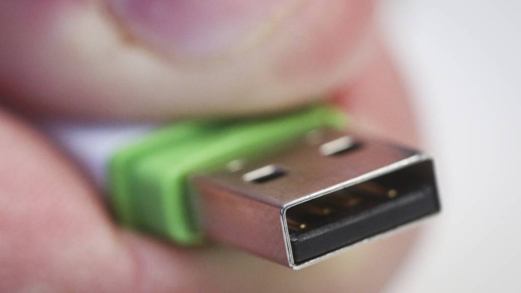 An einer Medienkonferenz gelangte in Appenzell Innerrhoden ein USB-Stick mit sensiblen Daten an einen Journalisten. (Symbolbild)