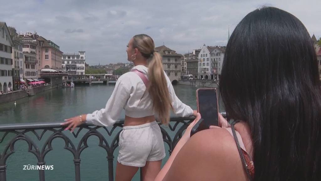Selfie-Stress auf der Münsterbrücke – Touri-Hotspot wird zum Sicherheitsrisiko