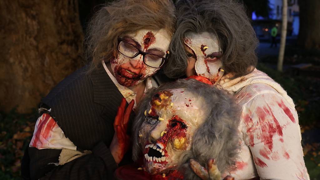 Während der Halloween-Nacht waren auch im Kanton St. Gallen einige Verkleidete unterwegs. Manche hielten mit Eierwürfen und anderem Unfug die Polizei auf Trab. (Symbolbild)