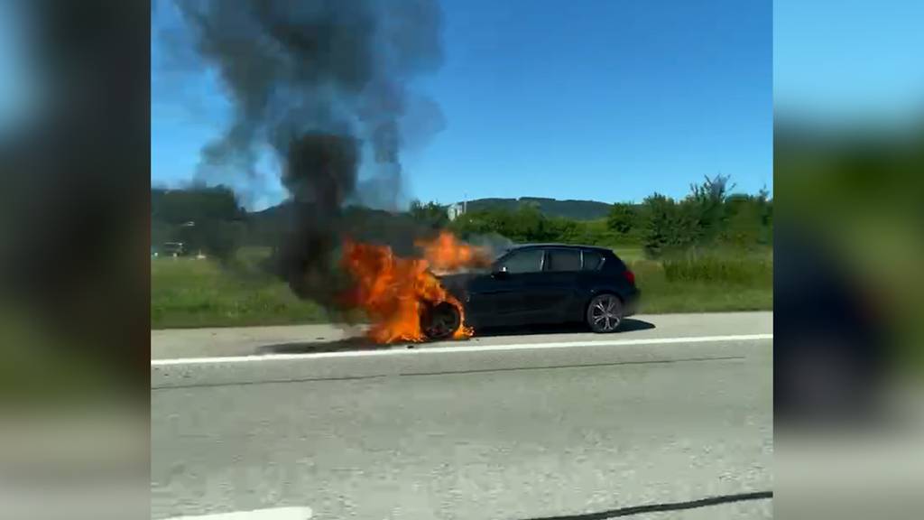 Auto fängt Feuer auf der Autobahn A1 – Lenker unverletzt