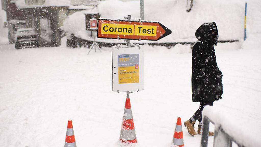 Der Bund startet gegen die Verbreitung des Coronavirus eine Test-Offensive. Vorbild ist der Kanton Graubünden, der seit längerem flächendeckende Tests durchführt (Archivbild).
