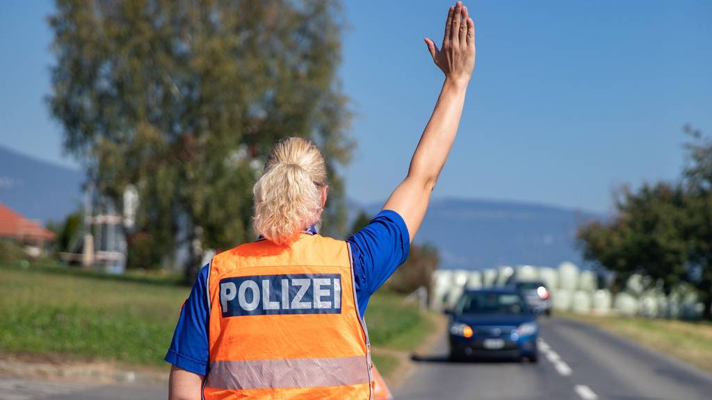 Kantonspolizei nimmt bei Kontrollen mehrere Personen fest