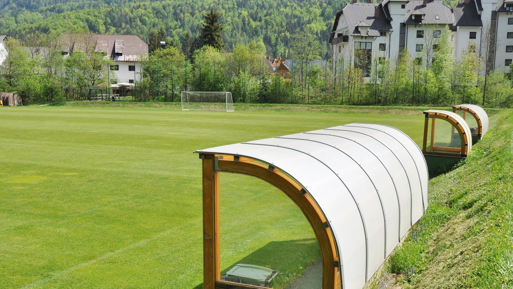 Einige Zentralschweizer Fussballplätze werden am Wochenende Coronabedingt leer bleiben.
