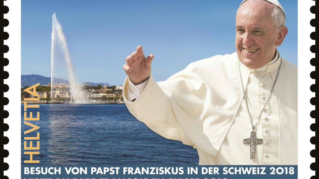 Die Ereignismarke zeigt den winkenden Papst Franziskus vor dem Springbrunnen Jet d'eau von Genf.
