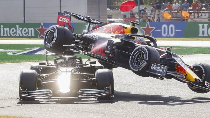 Ricciardo siegt überraschend, Verstappen bestraft