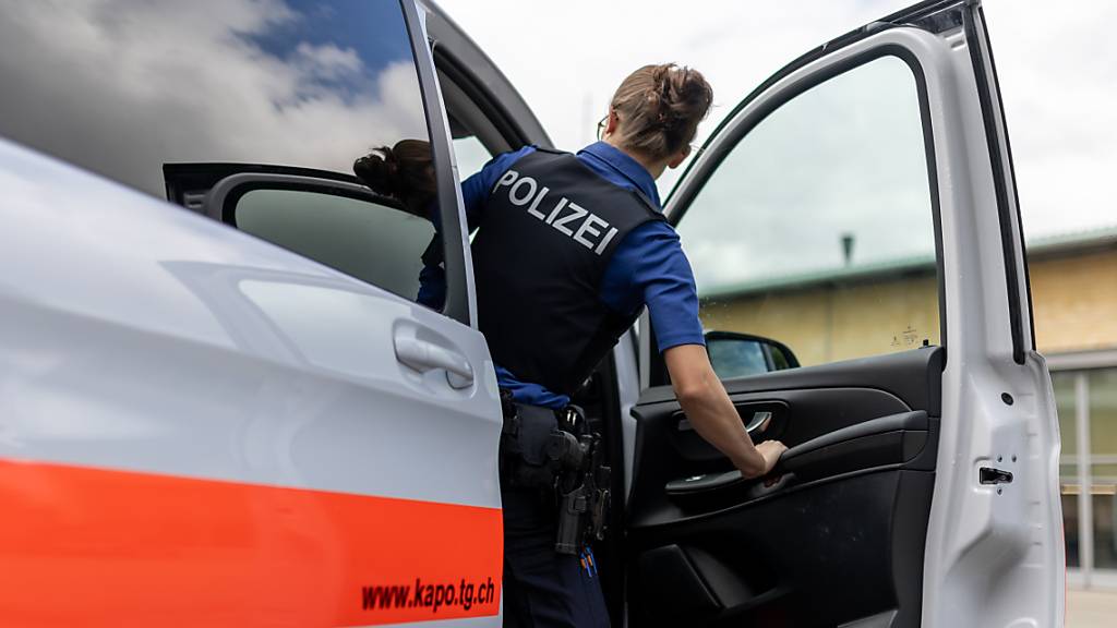 Die Kantonspolizei Thurgau fahndete am Donnerstag erfolglos nach einem unbekannten Mann, der die Postfiliale in Diessenhofen überfallen hat.
