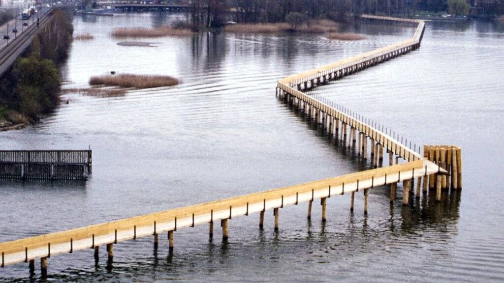 Der Holzsteg zwischen Rapperswil SG und Hurden SZ ist von ist von mehreren Pilzarten befallen und muss saniert werden. (Archivbild)