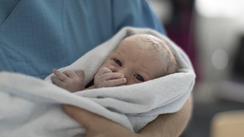 Eltern, die ihren Kindern kurze Erstnamen geben, wählen häufig noch einen zweiten Namen. (Symbolbild)