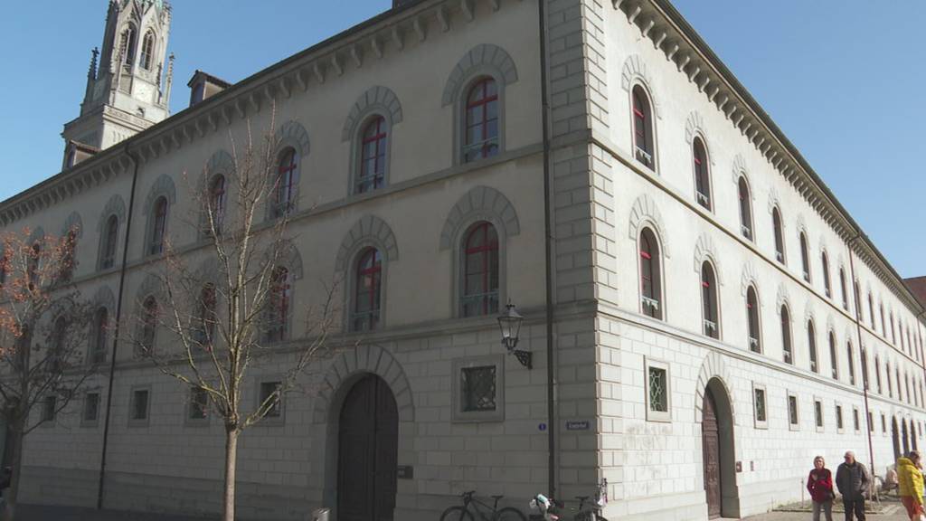 Rekordbelastung an St.Galler Gerichten: Digitalisierung soll Aktenberge schrumpfen lassen