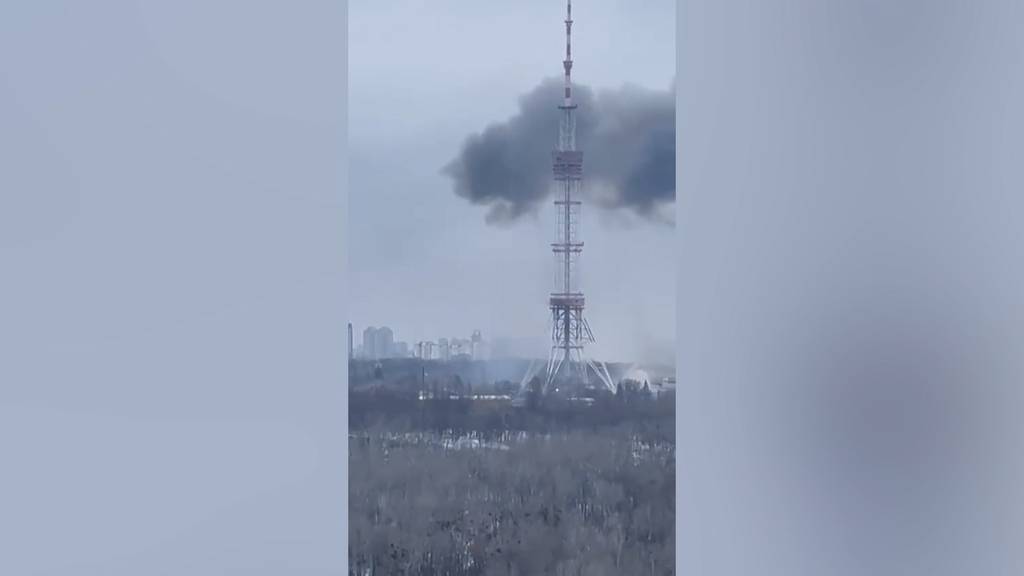 Mindestens fünf Tote: Videos zeigen Angriff auf Fernsehturm in Kiew