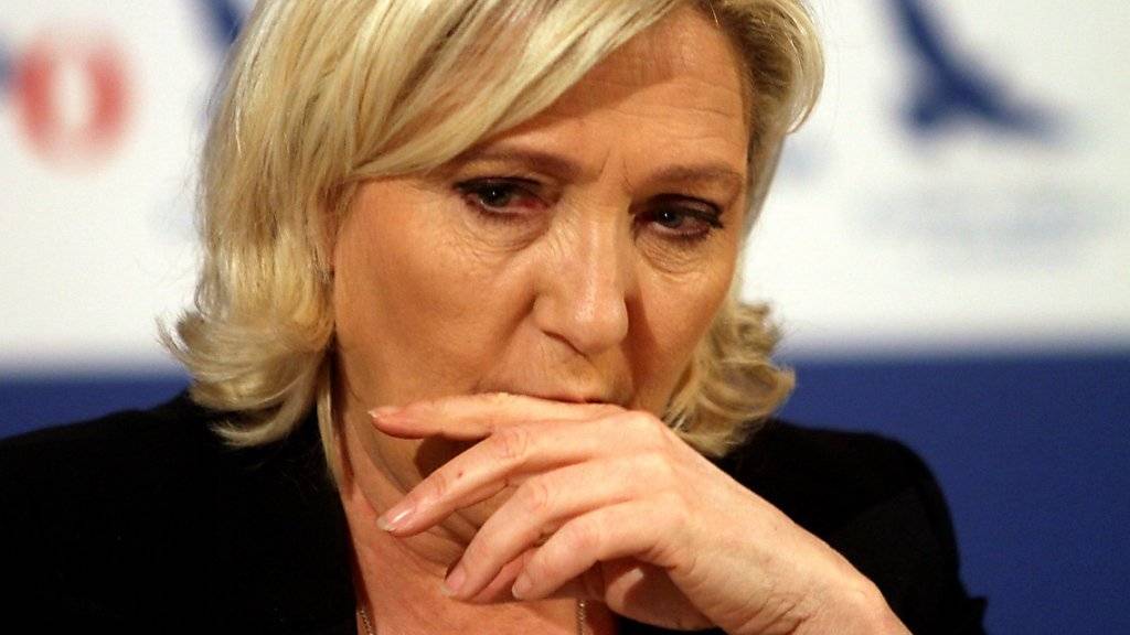 Frankreichs Rechtspopulistin Marine Le Pen wurde von einem EU-Gericht zur Rückzahlung von 300'000 Euro an das Europaparlament verurteilt. Le Pen sieht darin eine «politisch motivierte Stinkbombe». (Archivbild)