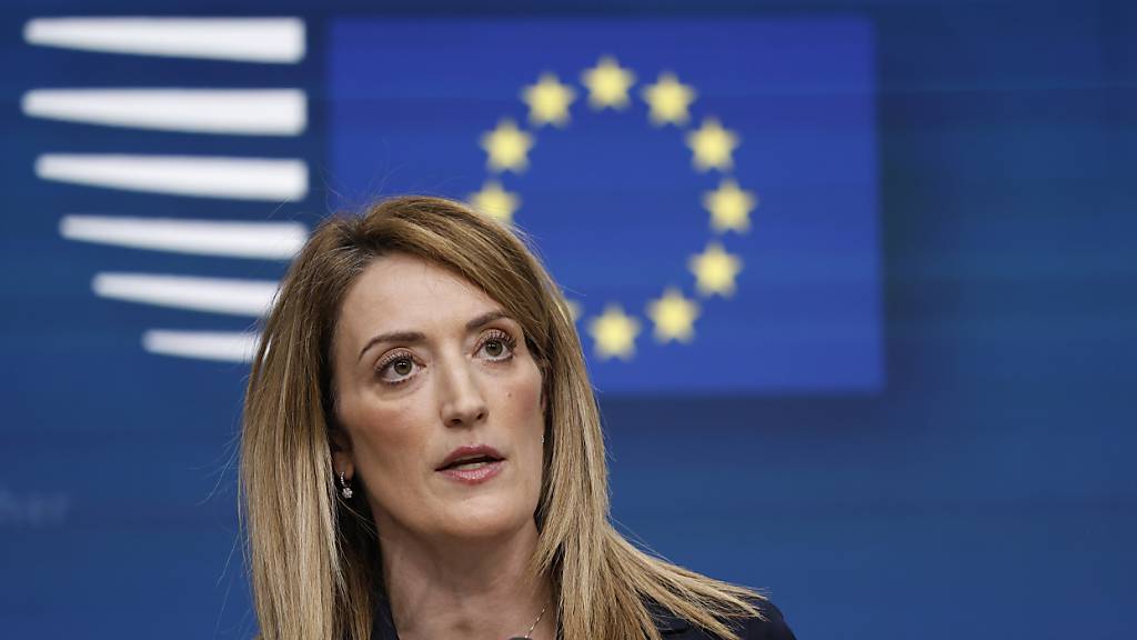 ARCHIV - Roberta Metsola, Präsidentin des Europäischen Parlaments, spricht während einer Medienkonferenz auf einem EU-Gipfel. Foto: Omar Havana/AP/dpa