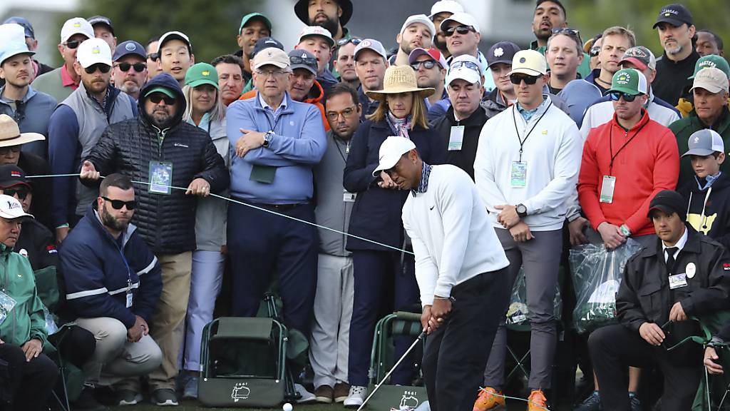 Tiger Woods kämpft sich über die Fairways