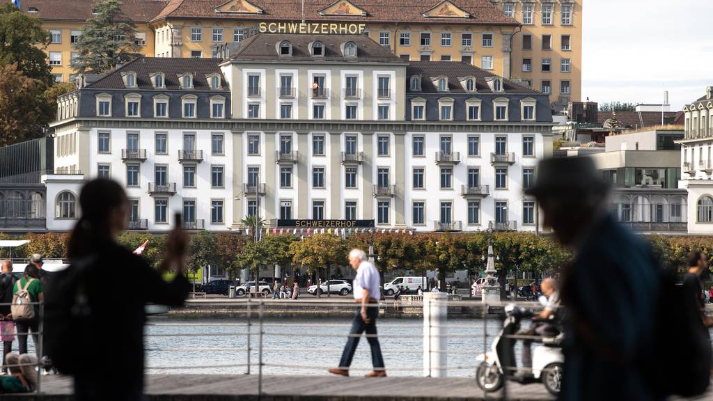 Hotels in Luzern wie beispielsweise das Hotel Schweizerhof sind im Juni bereits jetzt sehr gut gebucht.