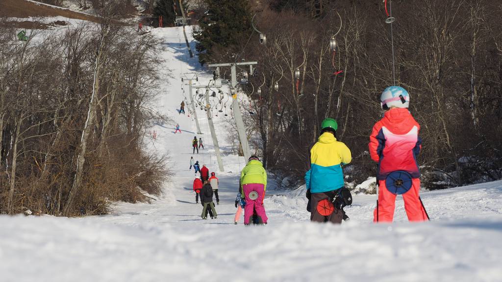 Das Skigebiet Lantsch/Lenz braucht dringend 30'000 Franken für ein neues Skilift-Seil.