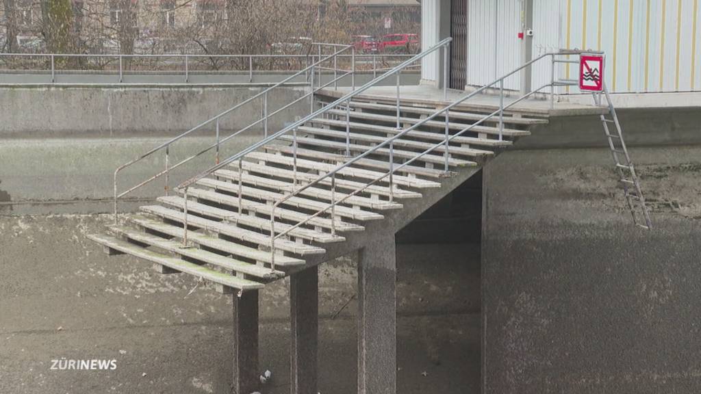 Skurriles Bild: Fluss ohne Wasser zwischen Platzspitz und Letten