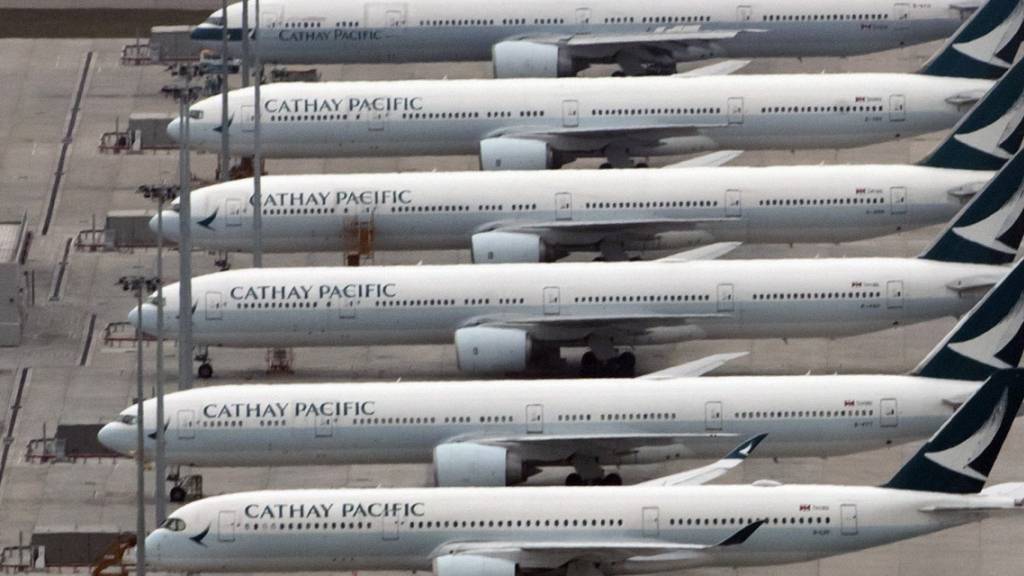 Die Hongkonger Fluggesellschaft Cathay Pacific Airways hat im vergangenen Geschäftsjahr einen Rekordverlust von 2,8 Milliarden Dollar erlitten. (Archivbild)