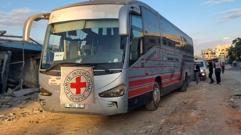 Nach 738 Tagen Gefangenschaft alle lebenden Geiseln frei