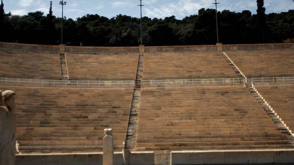 Das Panathinaiko-Stadion - die antike Athener Arena aus dem Jahr 330 vor Christus wurde nach den Ausgrabungen auf den Fundamenten rekonstruiert