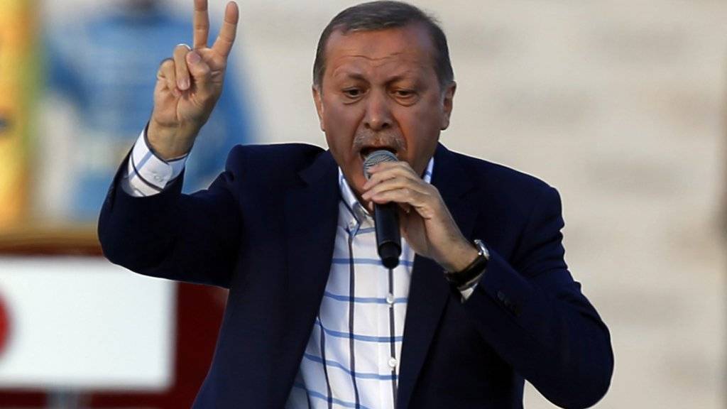 Not amused: Der türkische Präsident Recep Tayyip Erdogan droht Deutschland nach der Völkermord-Resolution des Bundestages zu Armenien mit ernsten Konsequenzen.