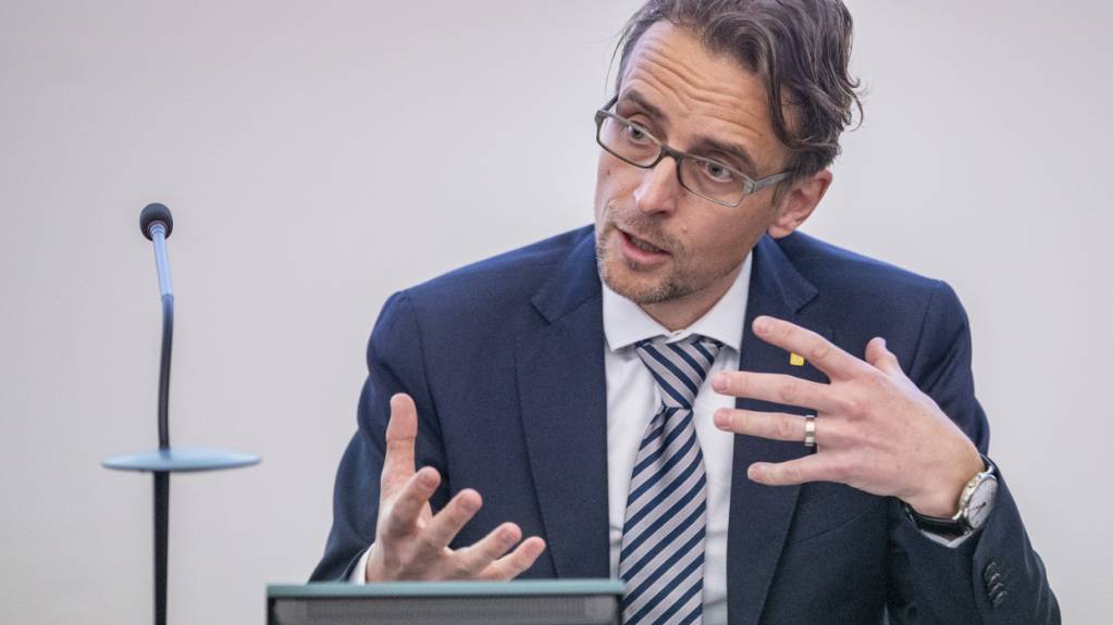 Der Urner Finanzdirektor Urs Janett (FDP) stellte das Budget 2026 mit einem erwarteten Defizit von 2,9 Millionen Franken vor. (Archivbild)