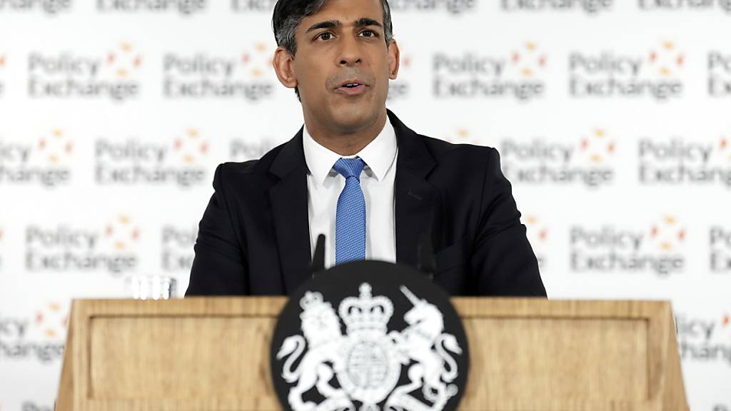 Der britische Premierminister Rishi Sunak hält eine Rede. Foto: Carl Court/Getty Images Pool/AP/dpa