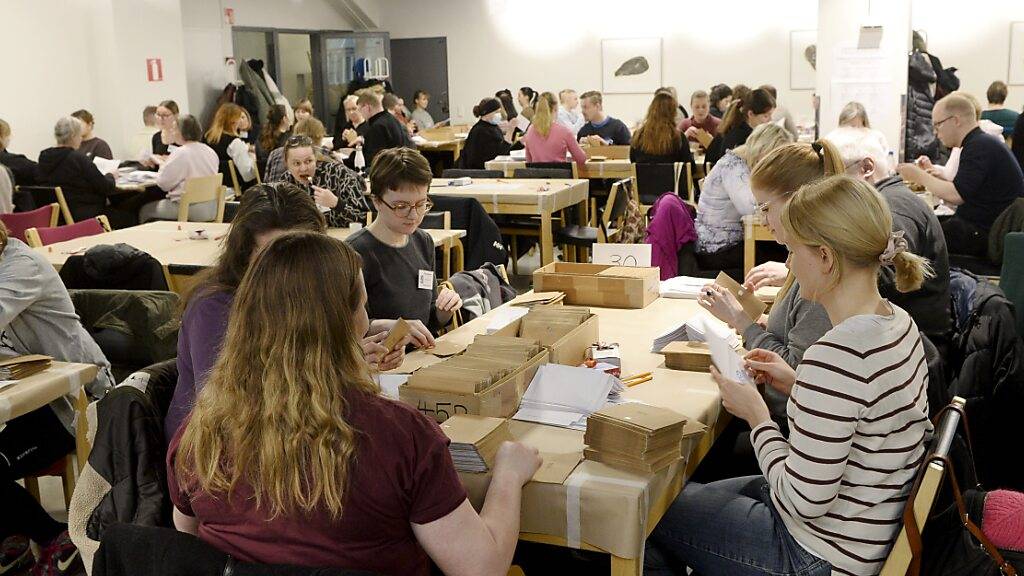 Die Auszählung der Stimmen für die Präsidentschaftswahlen hat begonnen. Heute findet die erste Runde der finnischen Präsidentschaftswahlen statt. Foto: Mikko Stig/Lehtikuva/dpa