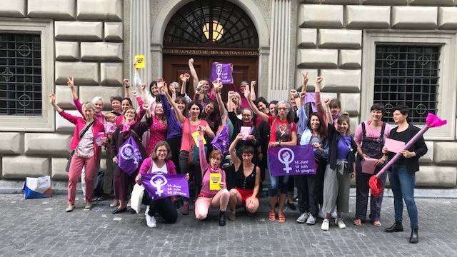 Luzerner Frauenstreik-Komitee reicht Petition ein