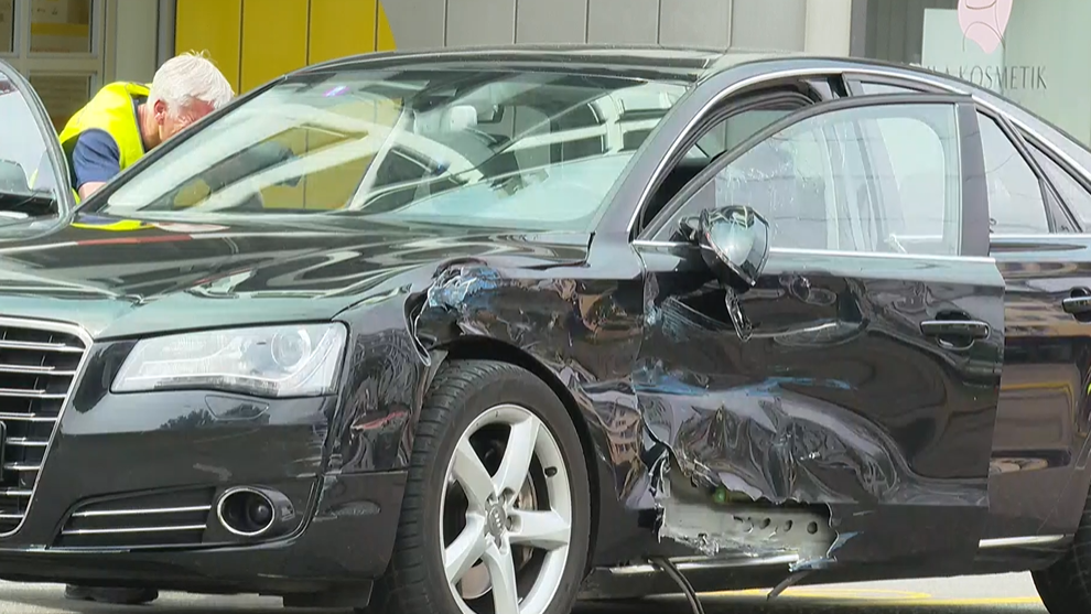 Zwei Personen bei Kollision von Audi und Tram auf Schaffhauserstrasse verletzt
