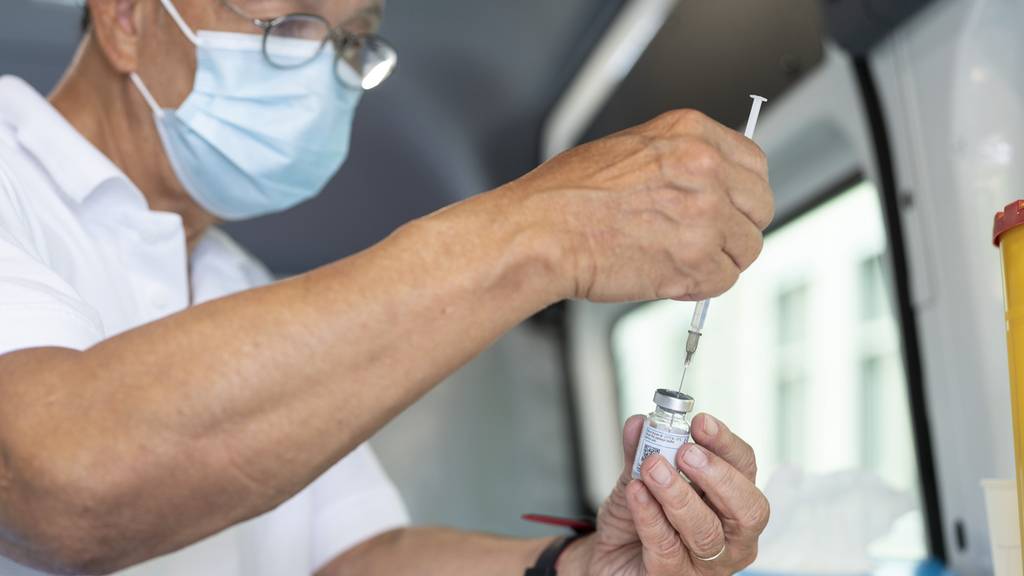 Im November könnten im Kanton Bern auch 16- bis 65-Jährige zu den Boosterimpfungen zugelassen werden.