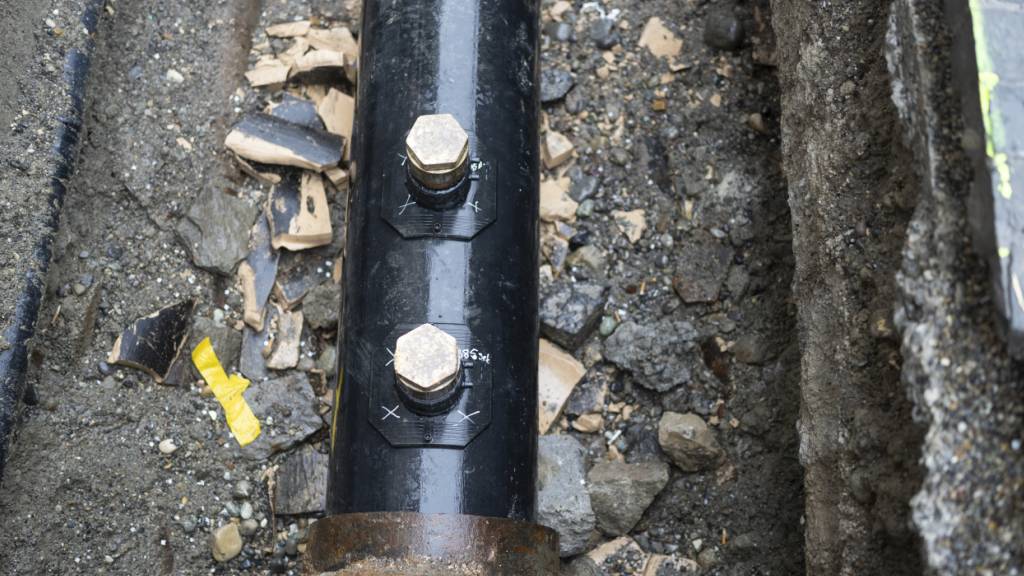 Im Bild eine Gasleitung in Zürich: Die Schweizer Gaswirtschaft hat in Zusammenarbeit mit dem Bund zusätzliche Vorkehrungen für die Gasversorgung im kommenden Winter getroffen. (Archivbild)