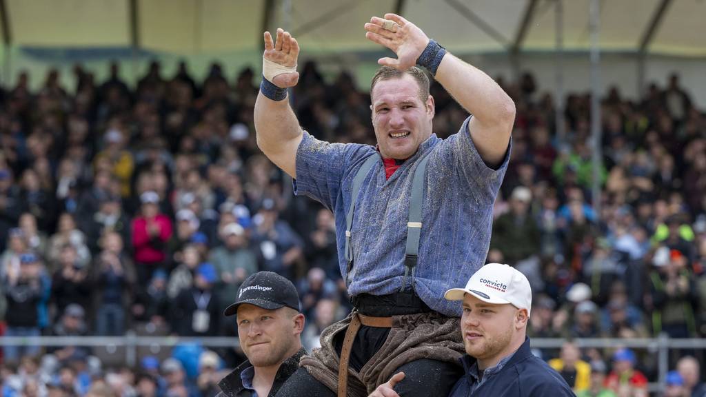 So sieht ein Sieger aus: Joel Wicki jubelt über die Titelverteidigung am Luzerner Kantonalen in Hasle.