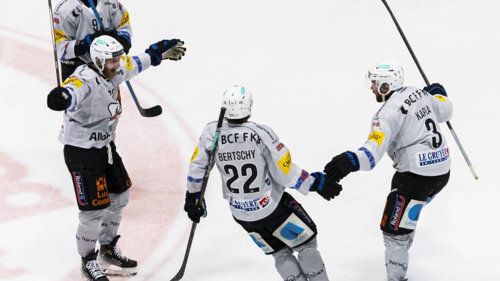 Fribourg-Gottéron in Genf mit dem Siegestänzchen: Der überragende Christoph Bertschy (Nummer 22) ebnete den Weg