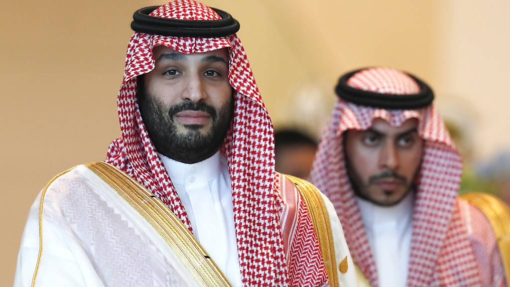 ARCHIV - Kronprinz von Saudi-Arabien Mohammed bin Salman (l) bei einem Treffen in Bangkok. Foto: Rungroj Yongrit/Pool Photo via AP/dpa