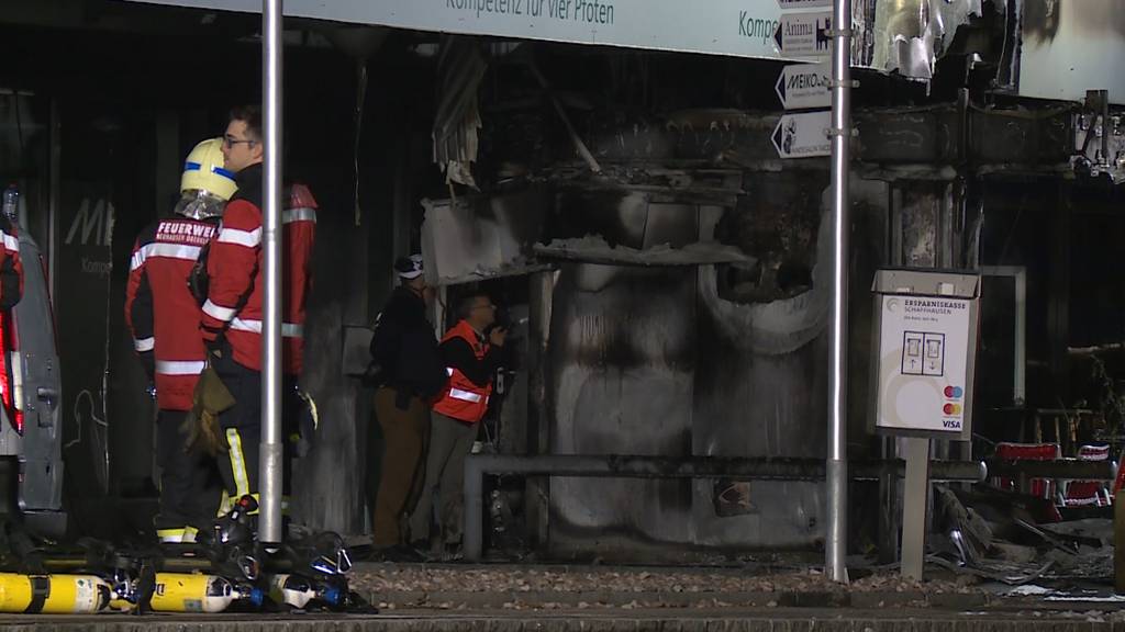 Mehrere Explosionen in Beringen: Unbekannte sprengen Geldautomaten