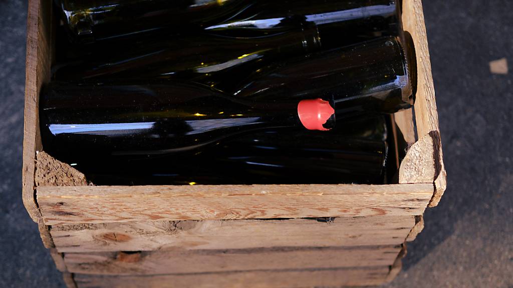 Einbrecher stahlen in einem St. Galler Weingeschäft mehr als 200 Flaschen Wein und Champagner. (Symbolbild)