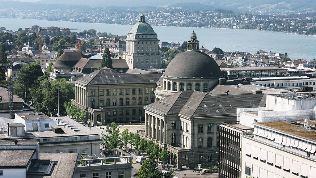 Die Universität Zürich (links) und die ETH (rechts, beide mit Kuppel), gehören im Bereich Blockchain zu den führenden Hochschulen der Welt. (Archivbild)