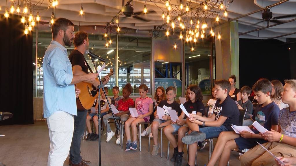 30 Kinder Musizieren Mit Bligg Telezuri