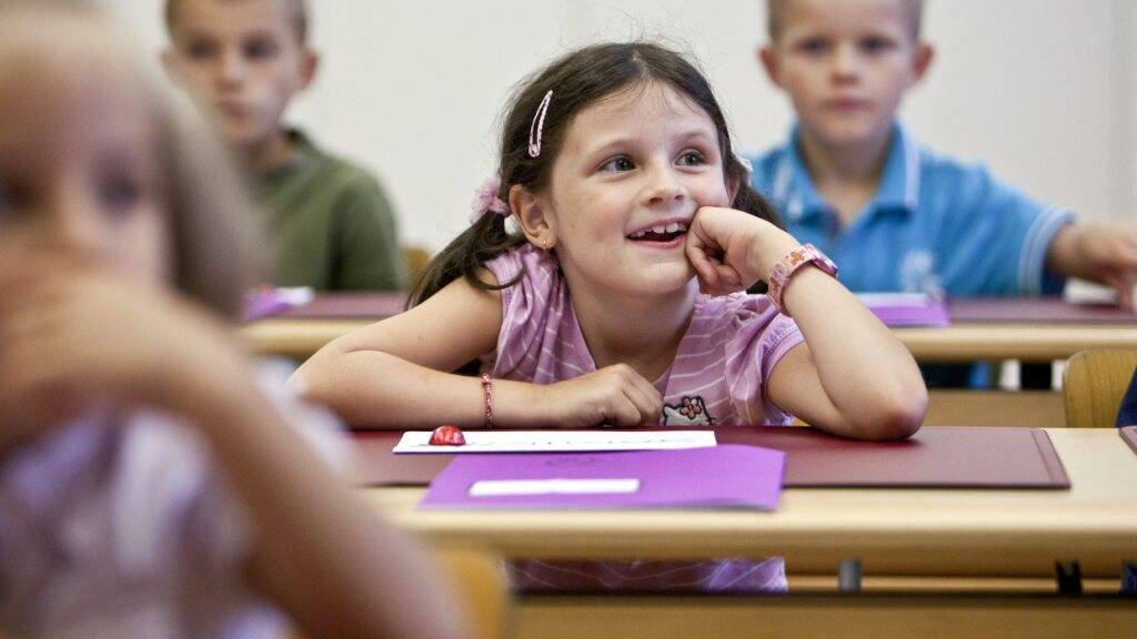 Das St. Galler Volksschulgesetz muss revidiert werden. Im Bild eine Klasse im Schulhaus Buchwald. (Archivbild)