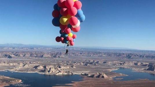 Mit 52 Ballons über sieben Kilometer in die Höhe