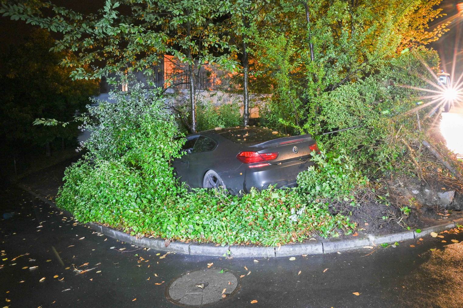 Am frühen Samstagmorgen verlor ein Autofahrer auf der Stutzstrasse in St. Niklausen die Kontrolle über sein Fahrzeug.