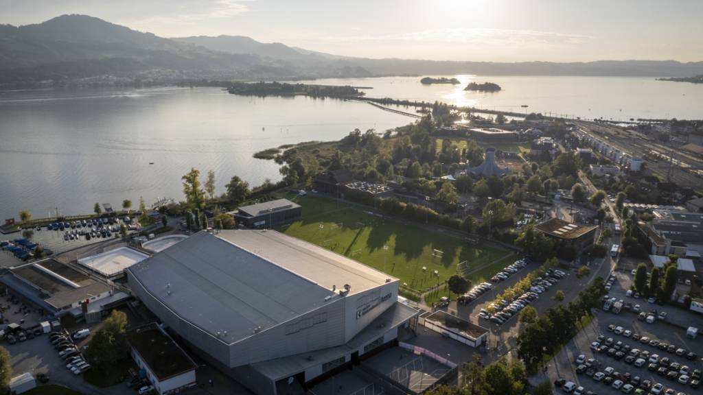 In der Nähe des Bahnhofs entsteht in Rapperswil-Jona ein neues Berufs- und Weiterbildungszentrum. (Archivbild)