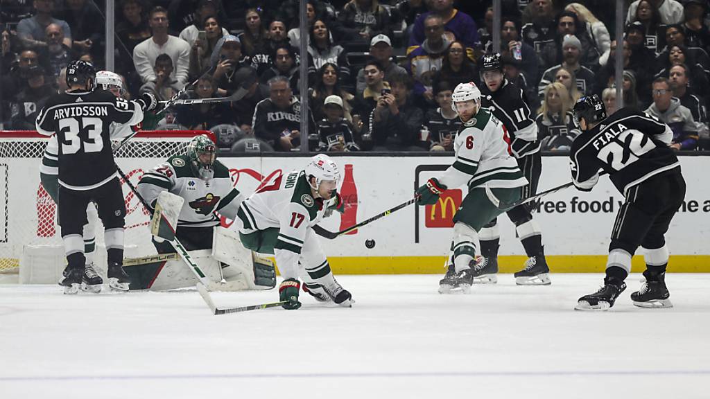 Kevin Fiala (22) trifft beim Kantersieg der LA Kings gegen Minnesota im ersten Drittel im Powerplay zum 2:0. Zuvor gab er bereits den Assist zum Führungstreffer